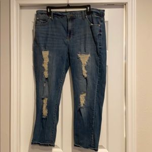 Jennifer Lopez ripped boyfriend jeans